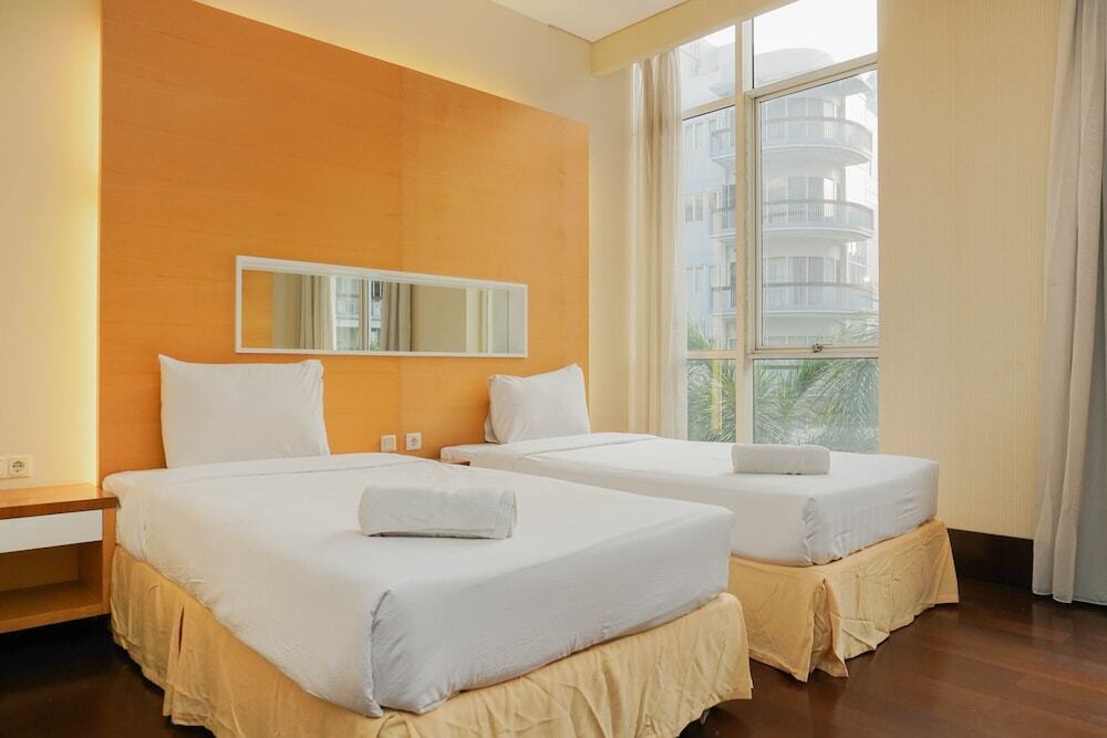 Джакарта: Exclusive and Spacious 3BR Apartment at Pearl Garden