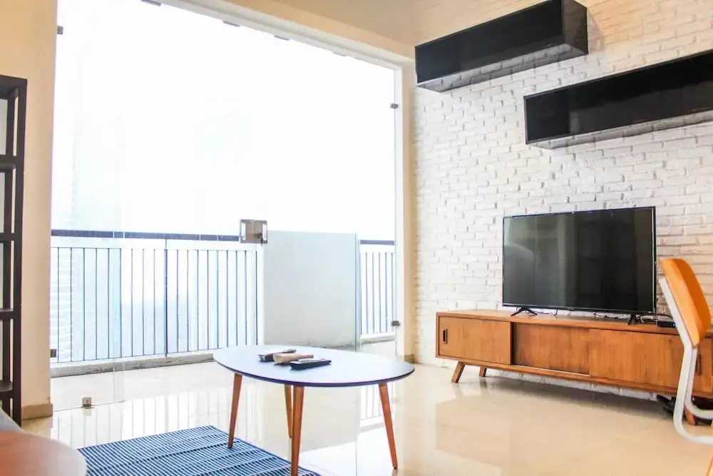 Джакарта: Homey and Warm 3BR Apartment at Ambassade Residences