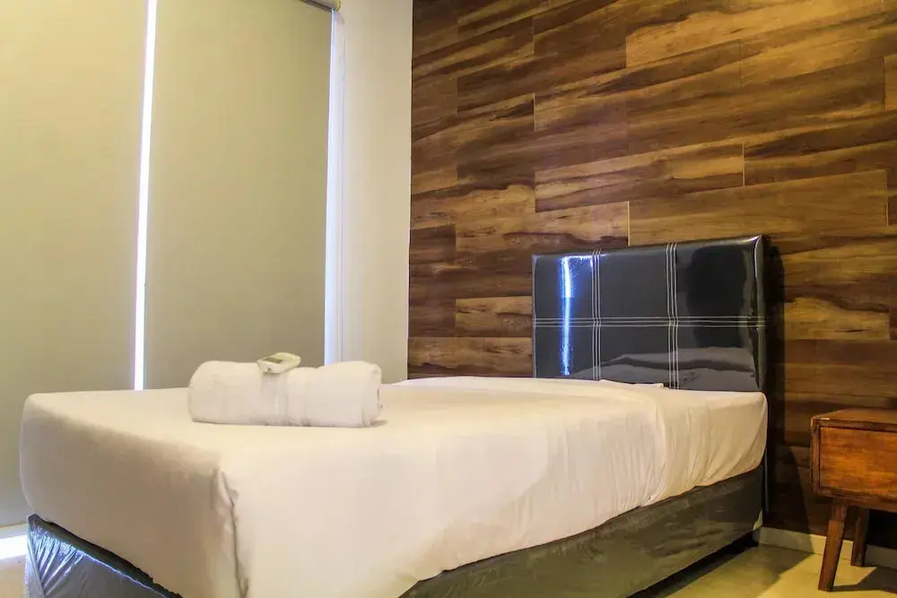 Джакарта: Homey and Warm 3BR Apartment at Ambassade Residences