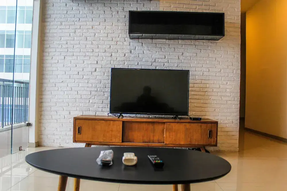 Джакарта: Homey and Warm 3BR Apartment at Ambassade Residences