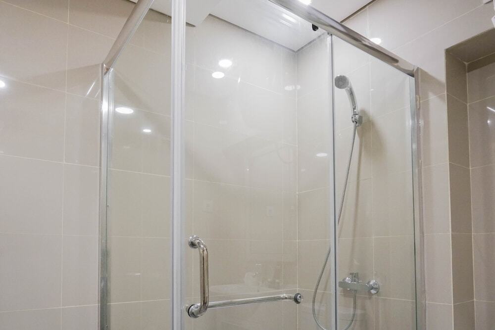 Джакарта: Big And Cozy 3br Apartment at Maqna Residence
