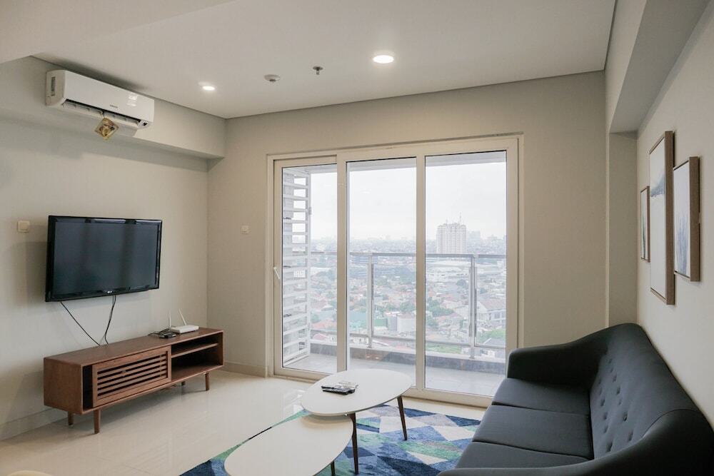 Джакарта: Big And Cozy 3br Apartment at Maqna Residence