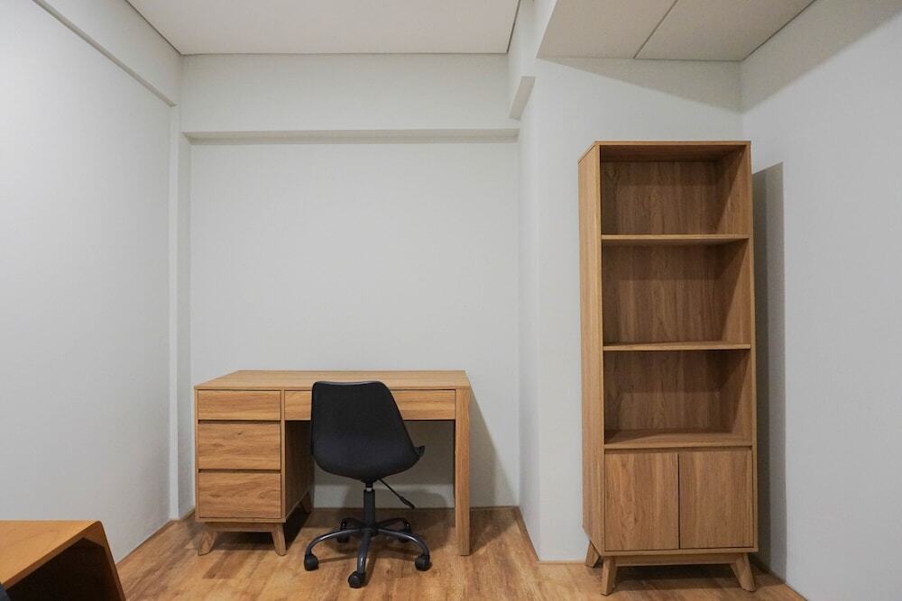 Джакарта: Big And Cozy 3br Apartment at Maqna Residence