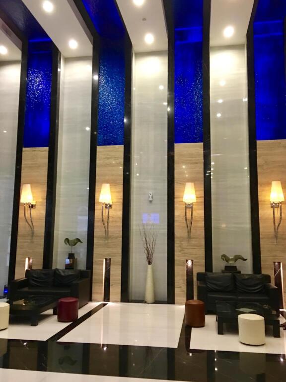 Сурабая: Cozy & Bright-Downtown- 2 Bedrooms w/Pool -21st Fl