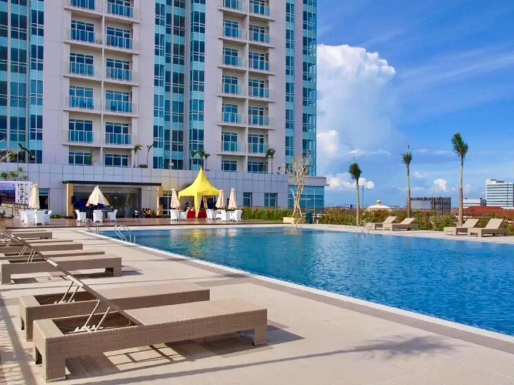 Сурабая: Cozy & Bright-Downtown- 2 Bedrooms w/Pool -21st Fl