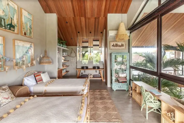 Чангу: Exceptional Architect's 5BR Villa, an Oasis Gem in Canggu Centre