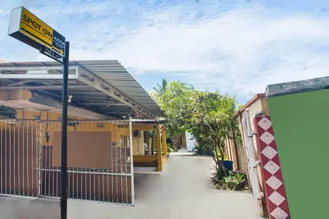 SPOT ON 2830 Azka Guest House Syariah — фото 1