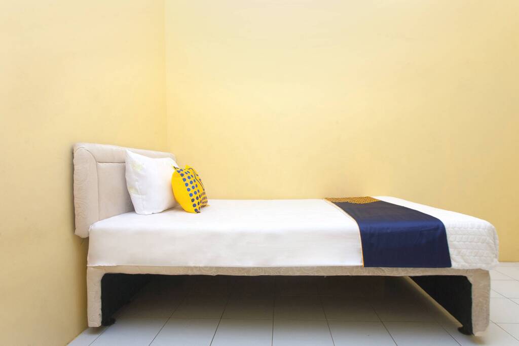 Чилачап: SPOT ON 2830 Azka Guest House Syariah