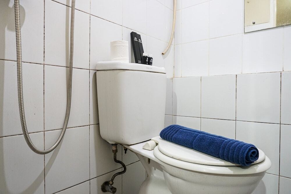 Джакарта: Cozy and Homey 2BR at Kalibata City Apartment