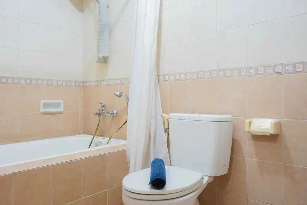 Джакарта: Elegant and Homey 2BR Hampton's Park Apartment