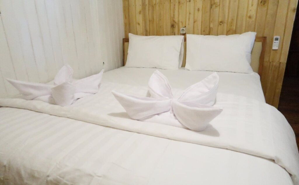 Бира: Phinisi Hostel Bira