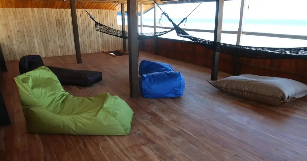 Бира: Phinisi Hostel Bira