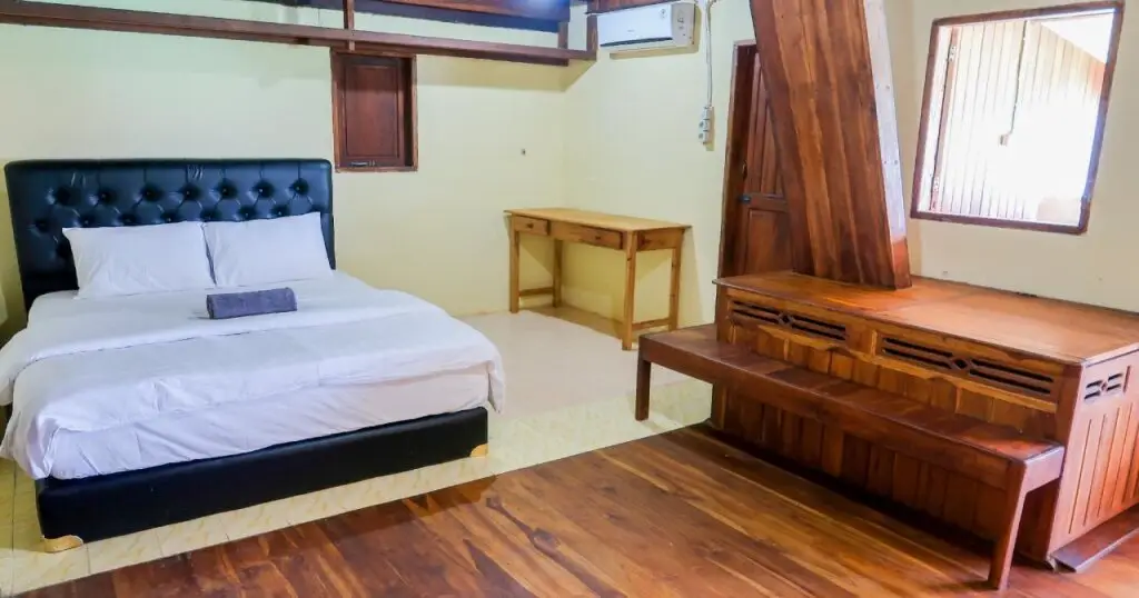 Бира: Phinisi Hostel Bira