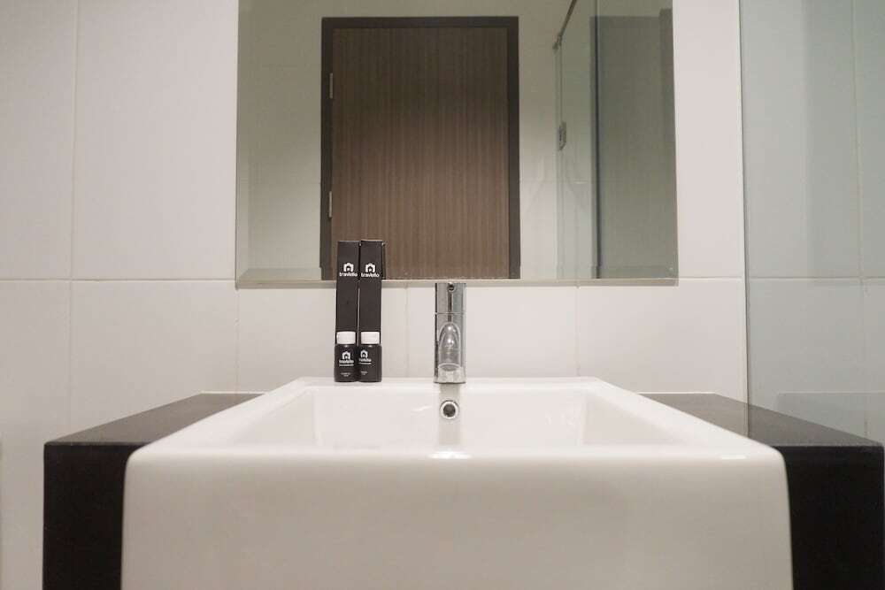 Сурабая: Deluxe 2BR Apartment at Praxis By Travelio