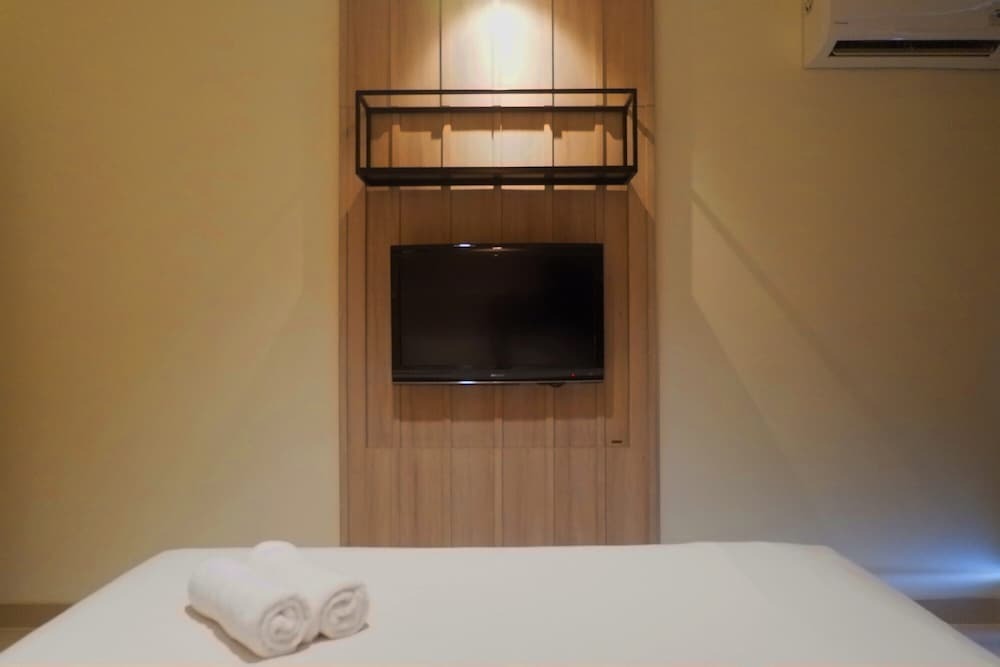 Сурабая: Deluxe 2BR Apartment at Praxis By Travelio