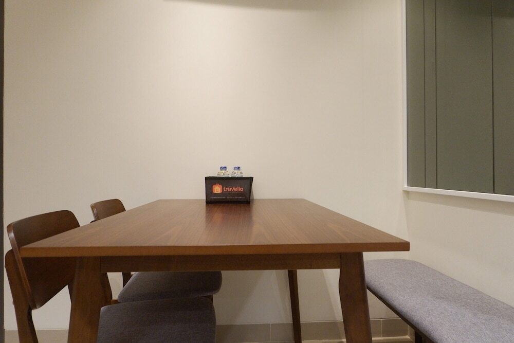 Сурабая: Deluxe 2BR Apartment at Praxis By Travelio