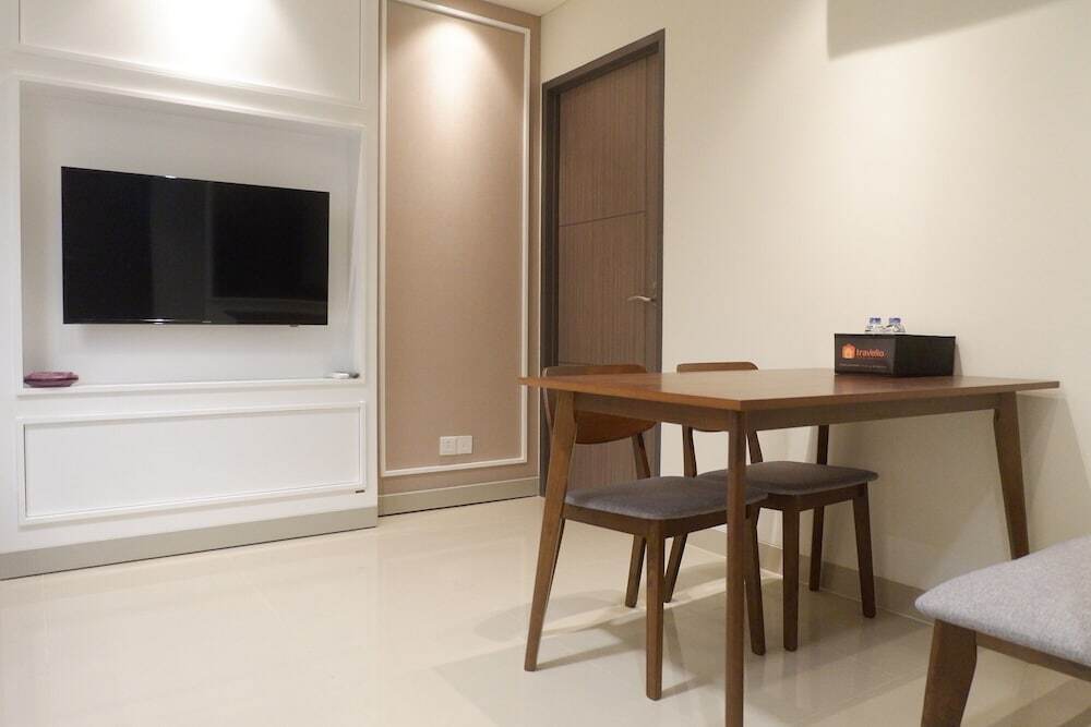 Сурабая: Deluxe 2BR Apartment at Praxis By Travelio