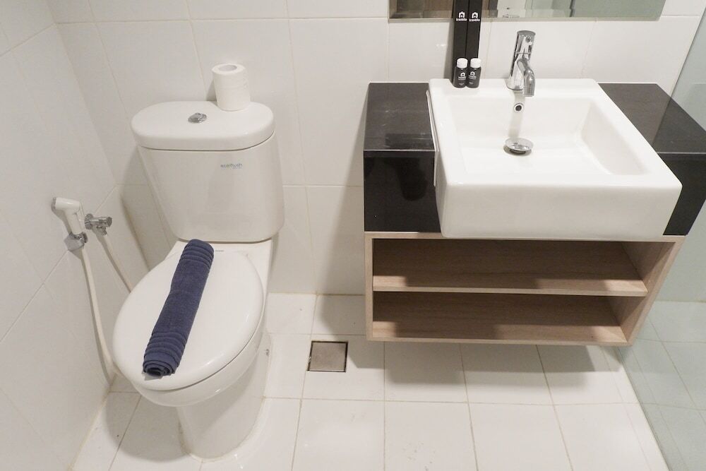 Сурабая: Deluxe 2BR Apartment at Praxis By Travelio