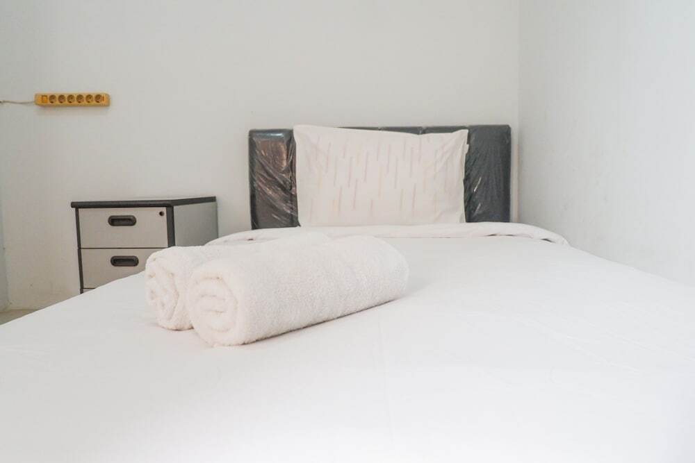 Сурабая: Spacious 1BR Apartment at Menara Rungkut