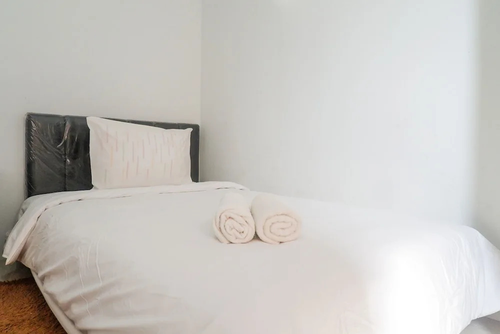 Сурабая: Spacious 1BR Apartment at Menara Rungkut