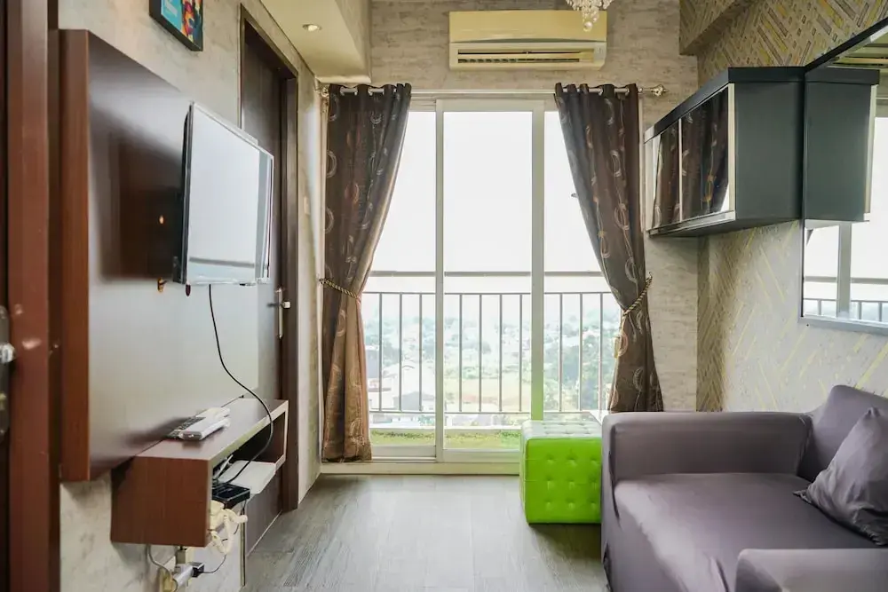 Южный Тангеранг: Relieved 1BR Apartment at Serpong Greenview
