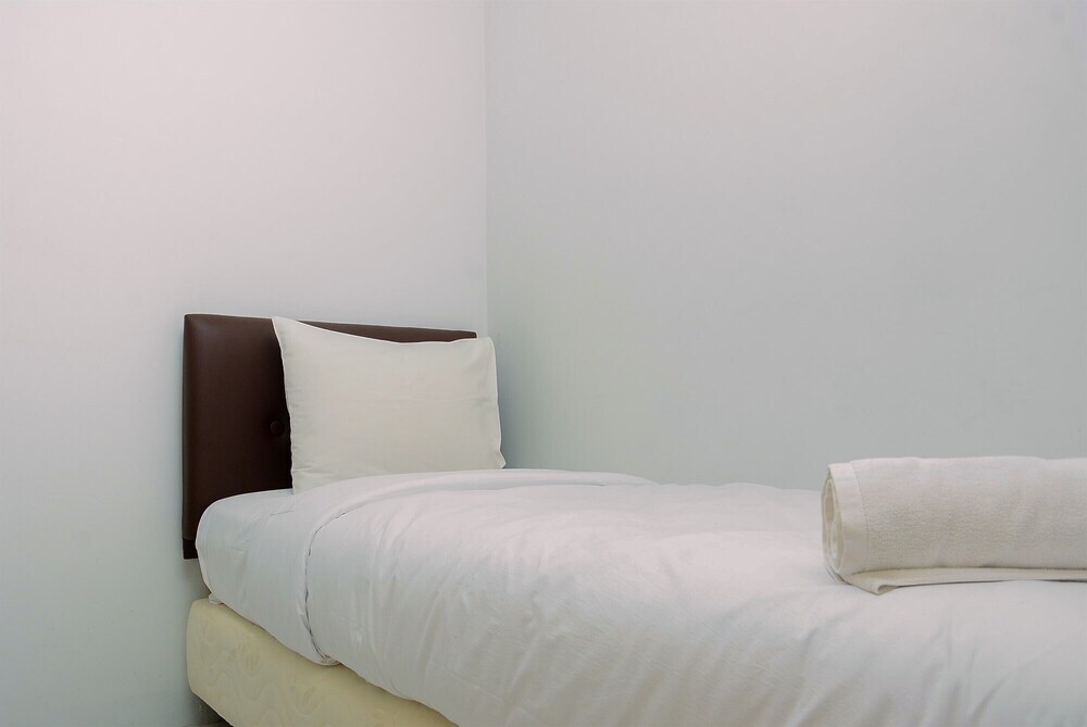 Джакарта: Compact and Cozy 2BR Kalibata City Apartment