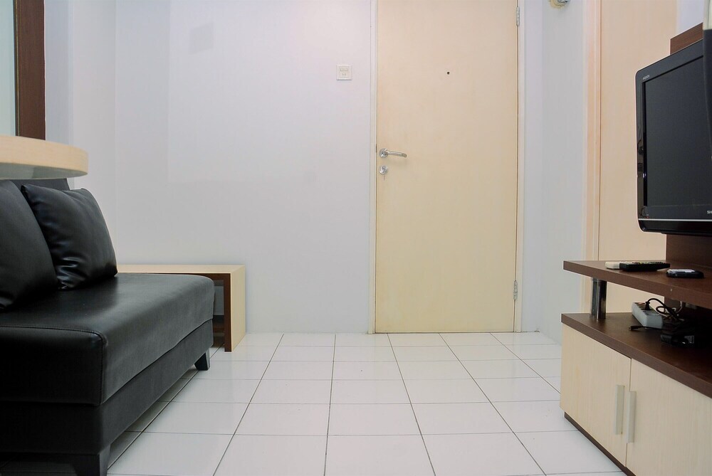 Джакарта: Compact and Cozy 2BR Kalibata City Apartment