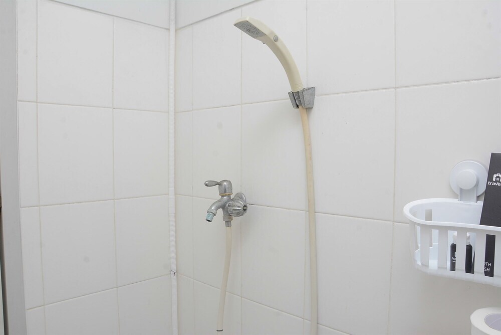 Джакарта: Compact and Cozy 2BR Kalibata City Apartment