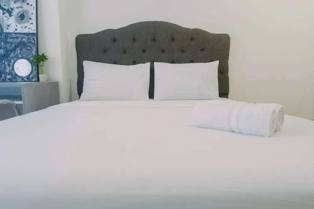 Сурабая: Lavish 2BR Apartment at Grand Sungkono Lagoon