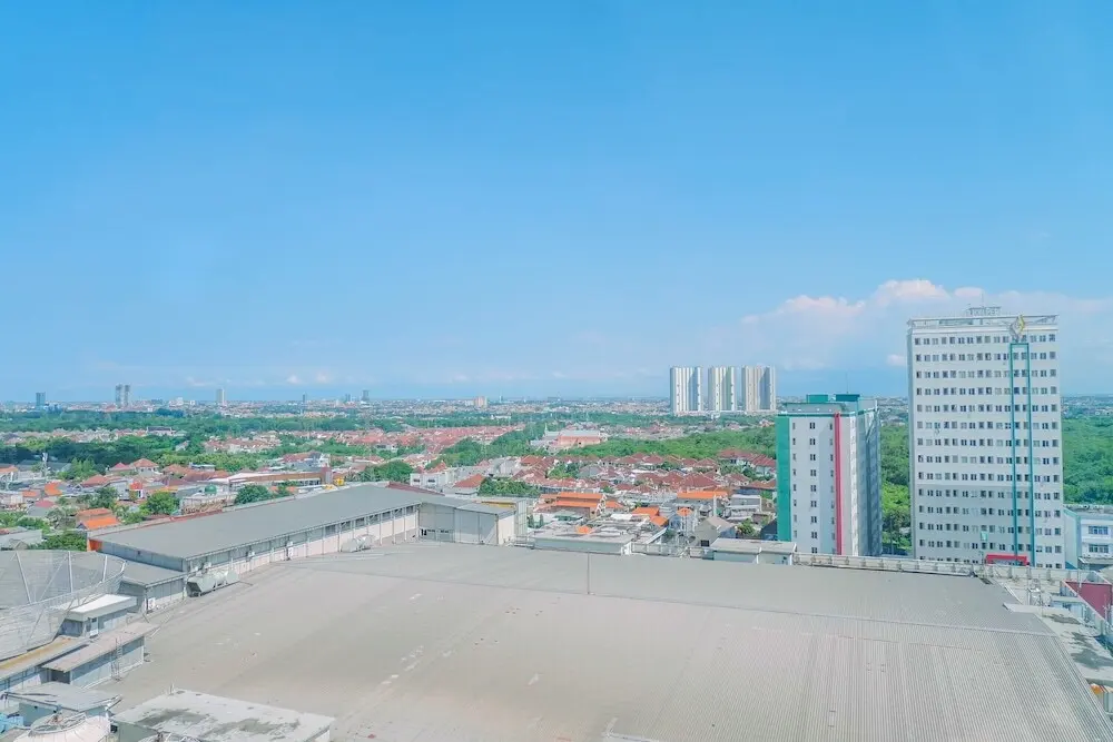 Сурабая: Lavish 2BR Apartment at Grand Sungkono Lagoon