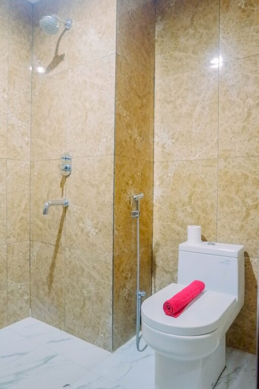 Сурабая: Lavish 2BR Apartment at Grand Sungkono Lagoon
