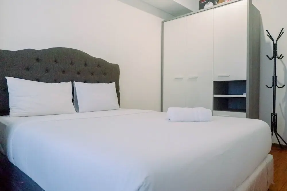Сурабая: Lavish 2BR Apartment at Grand Sungkono Lagoon