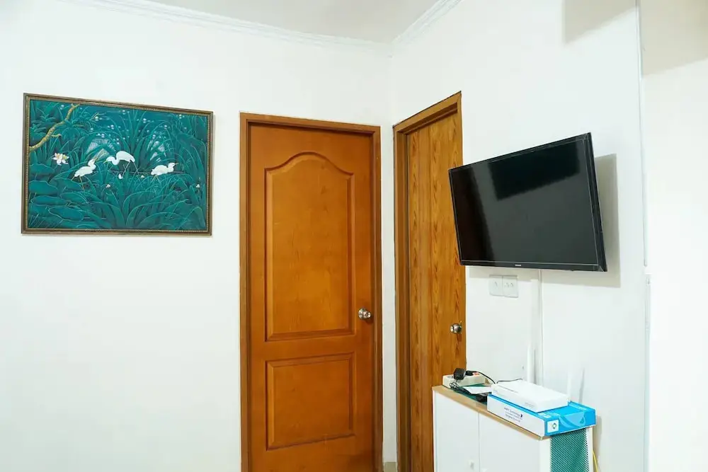 Homey and Warm 2BR Mediterania Palace Apartment — фото 1