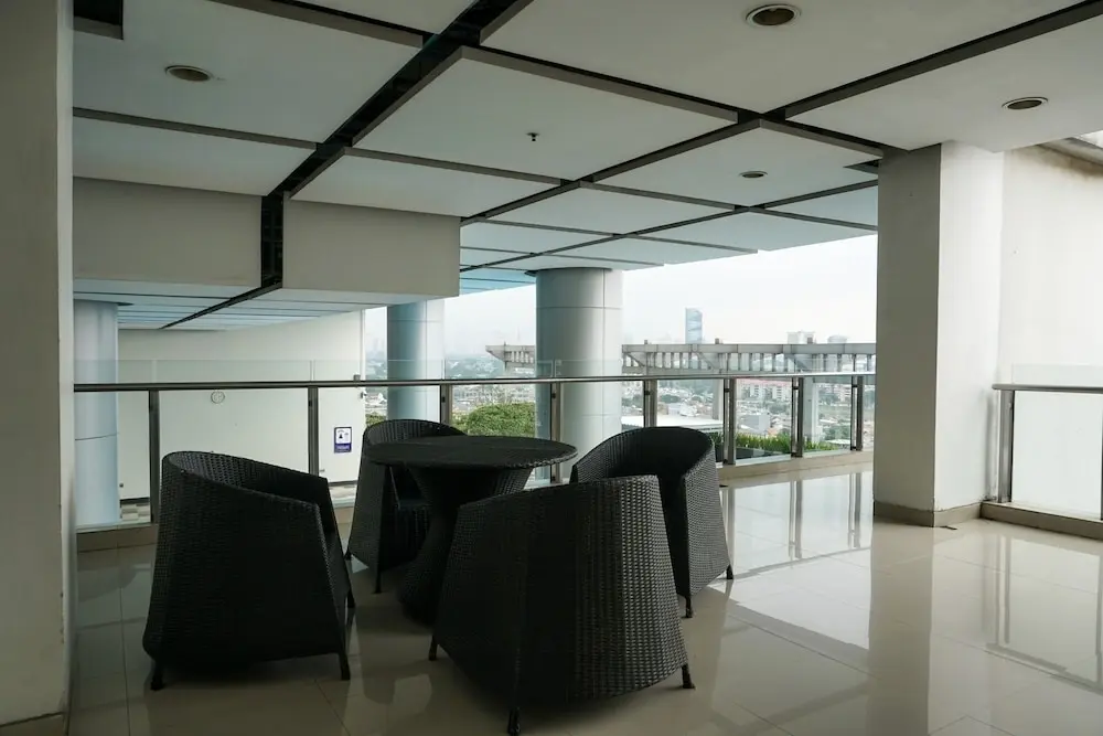 Джакарта: Minimalist And City View 1Br Apartment At Cosmo Terrace