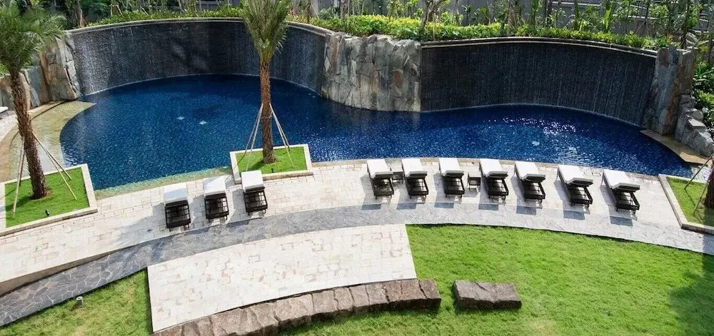 Джакарта: Brand New 1BR Branz Simatupang Apartment By Travelio