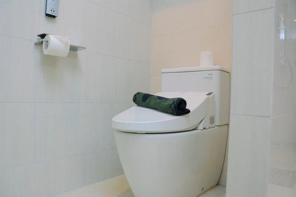 Джакарта: Brand New 1BR Branz Simatupang Apartment By Travelio