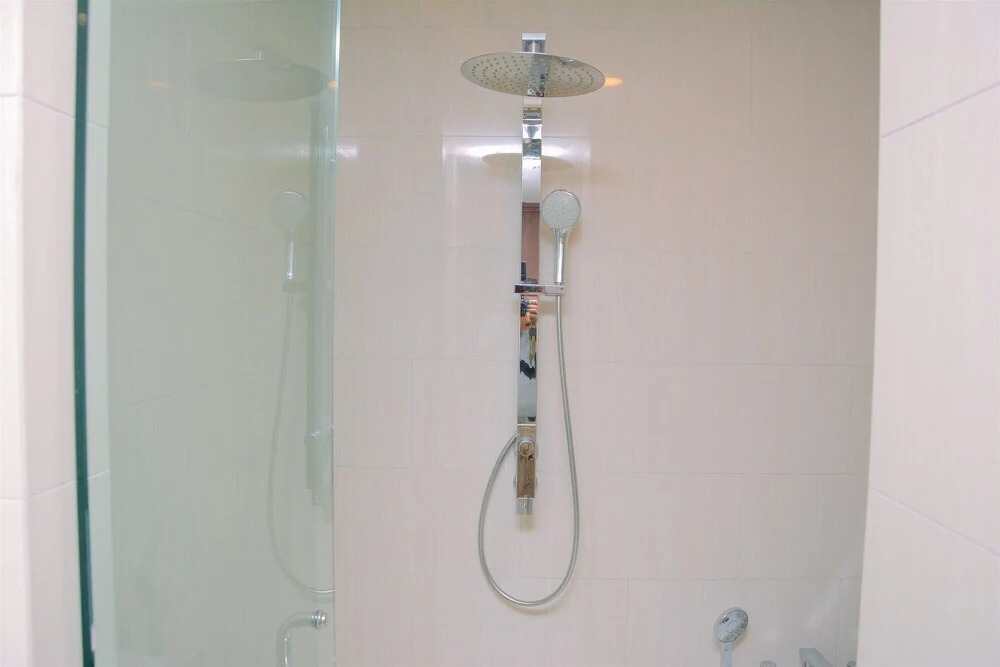 Джакарта: Brand New 1BR Branz Simatupang Apartment By Travelio