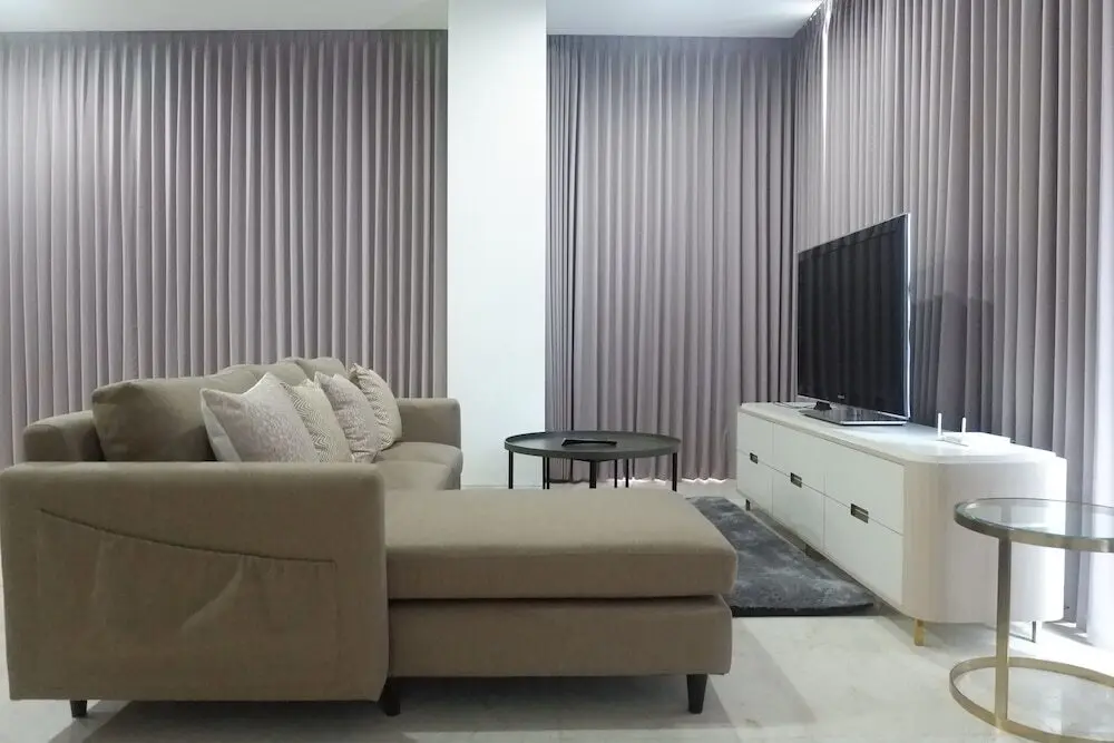 Сурабая: Luxurious & Spacious 3BR Apartment at Grand Sungkono Lagoon