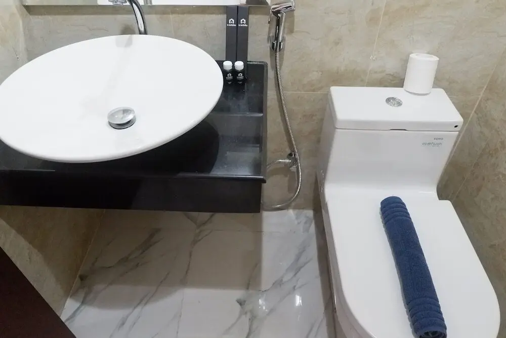 Сурабая: Luxurious & Spacious 3BR Apartment at Grand Sungkono Lagoon