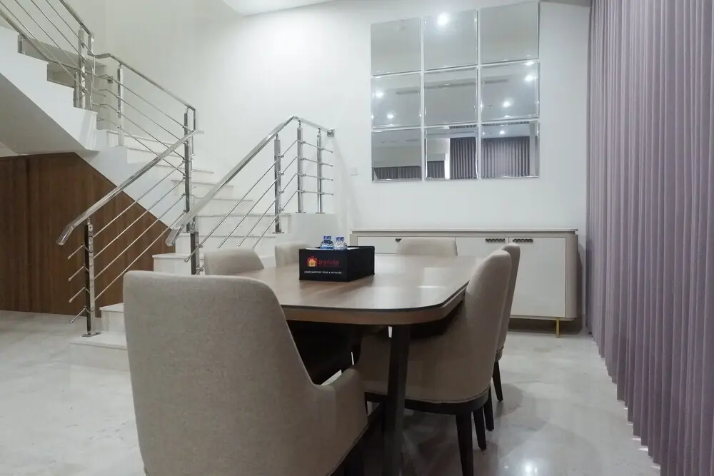 Сурабая: Luxurious & Spacious 3BR Apartment at Grand Sungkono Lagoon