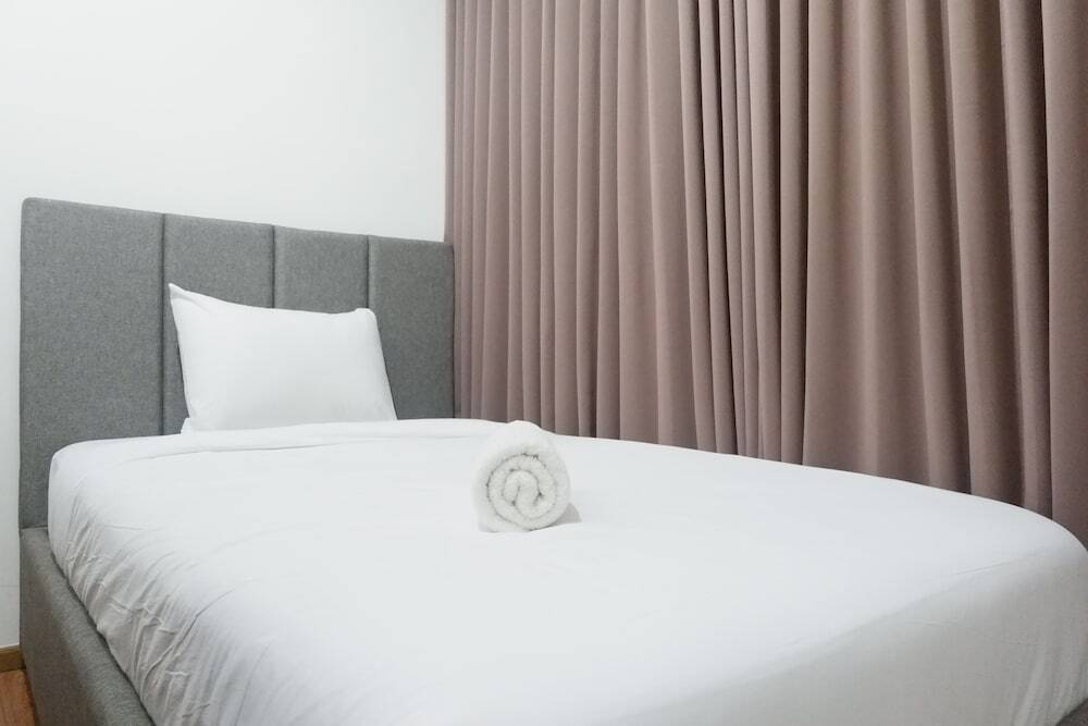Сурабая: Luxurious & Spacious 3BR Apartment at Grand Sungkono Lagoon