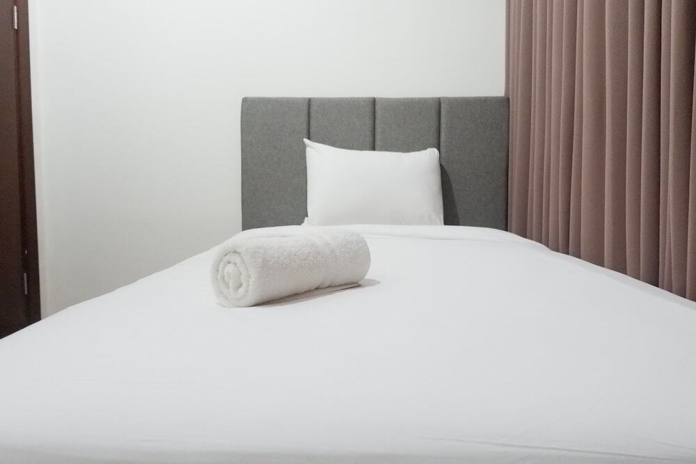 Сурабая: Luxurious & Spacious 3BR Apartment at Grand Sungkono Lagoon