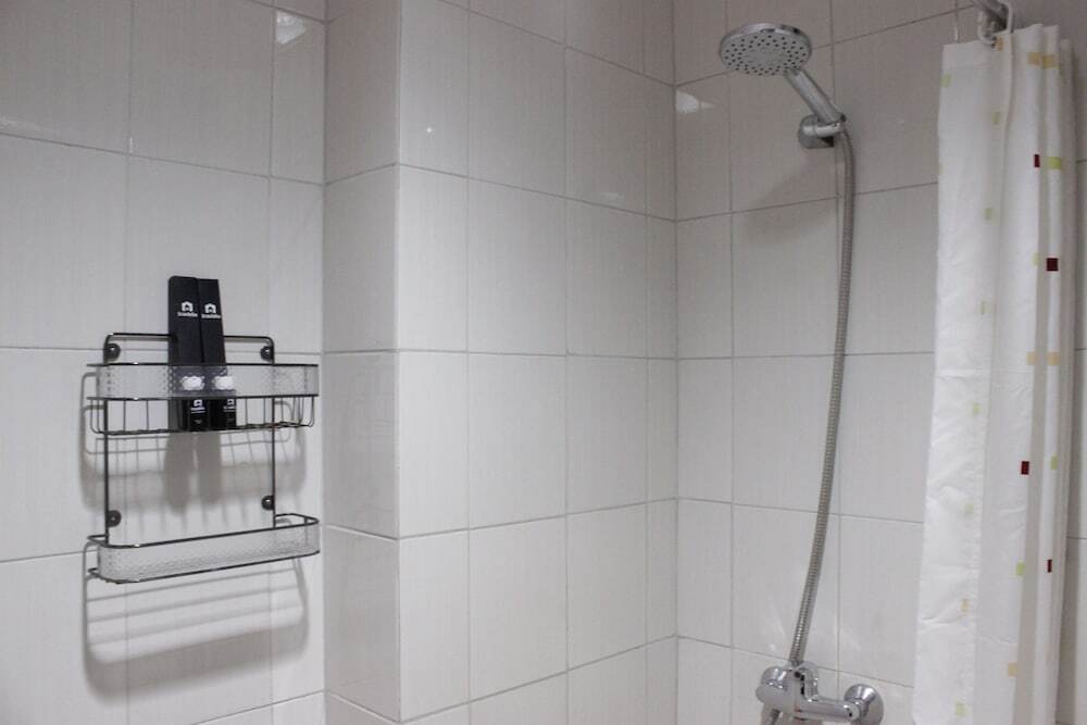 Бандунг: RedLiving Apartemen Mekarwangi Square M Express