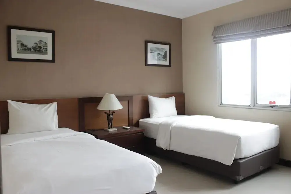Бандунг: Comfy & Well Appointed 3BR at Galeri Ciumbuleuit 1