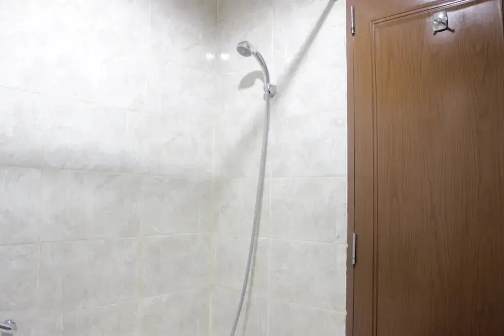 Бандунг: Comfy & Well Appointed 3BR at Galeri Ciumbuleuit 1