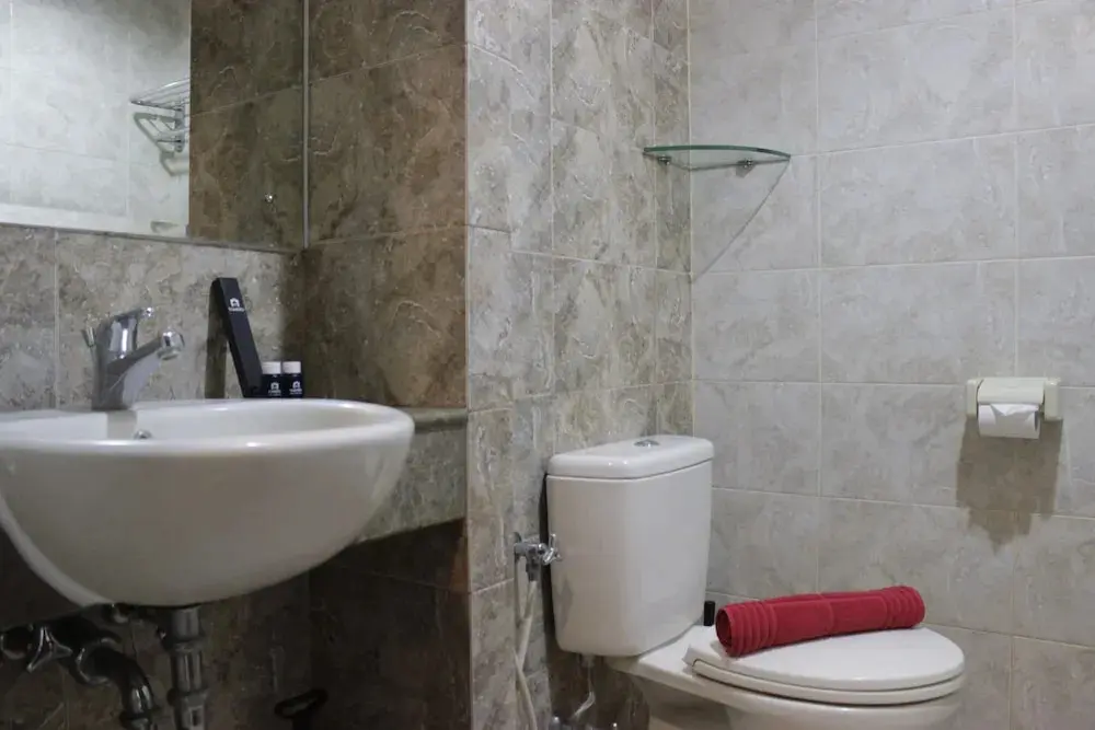 Бандунг: Comfy & Well Appointed 3BR at Galeri Ciumbuleuit 1