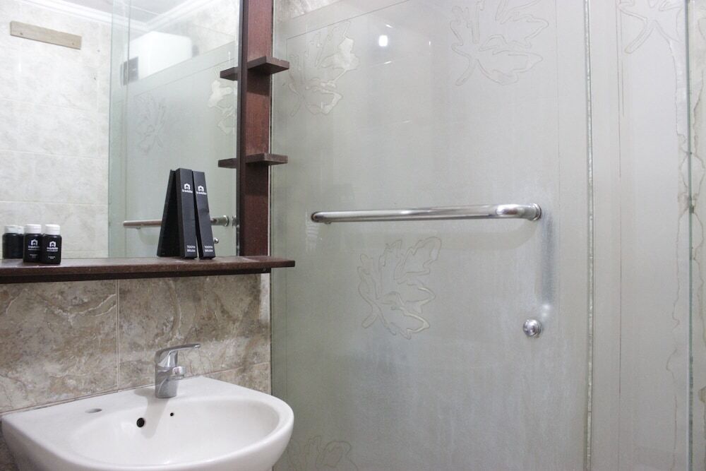 Бандунг: Spacious 2BR Galeri Ciumbuleuit Apartment near Parahyangan University