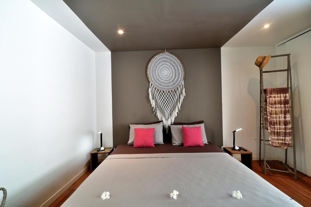 Гили-Мено: Meno Suites
