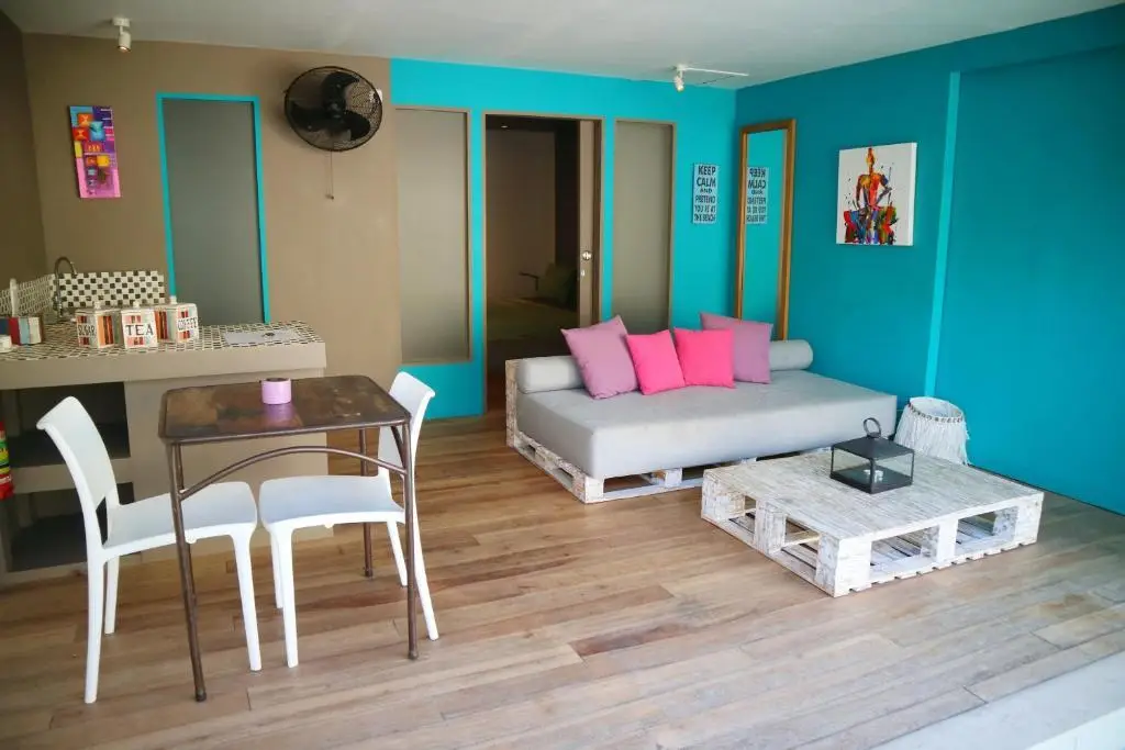 Гили-Мено: Meno Suites