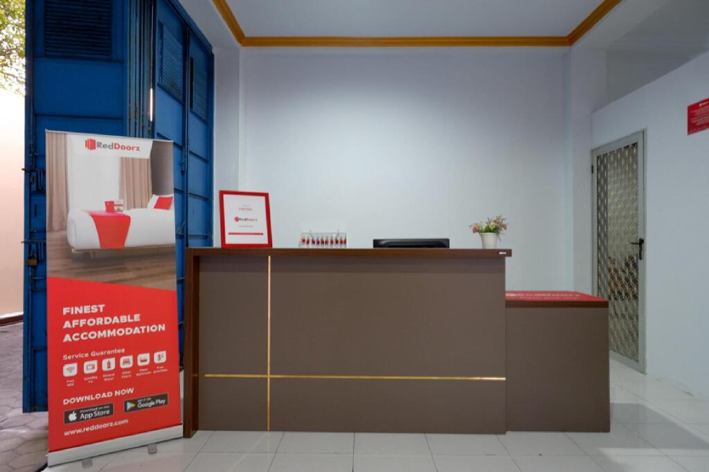 RedDoorz near GOR Satria 3 — фото 1